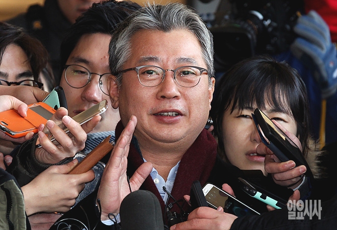 레임덕 시작? 정국 완전장악?
검찰 수사 결과에 관심 집중