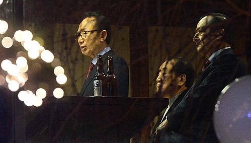 18일, 모임에 참석한 이명박 전 대통령과 새누리당 이재오 의원