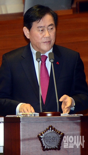 최경환 경제부총리 겸 기획재정부장관