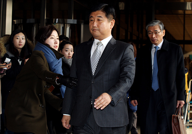 검찰 조사를 받기 위해 서울 서초동 중앙지검으로 입장하는 박관천 경정