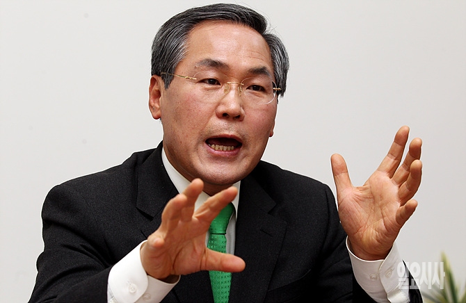 "국민들은 야권 분열 바라지 않아"
"개헌 없이 경제 활성화 불가능"