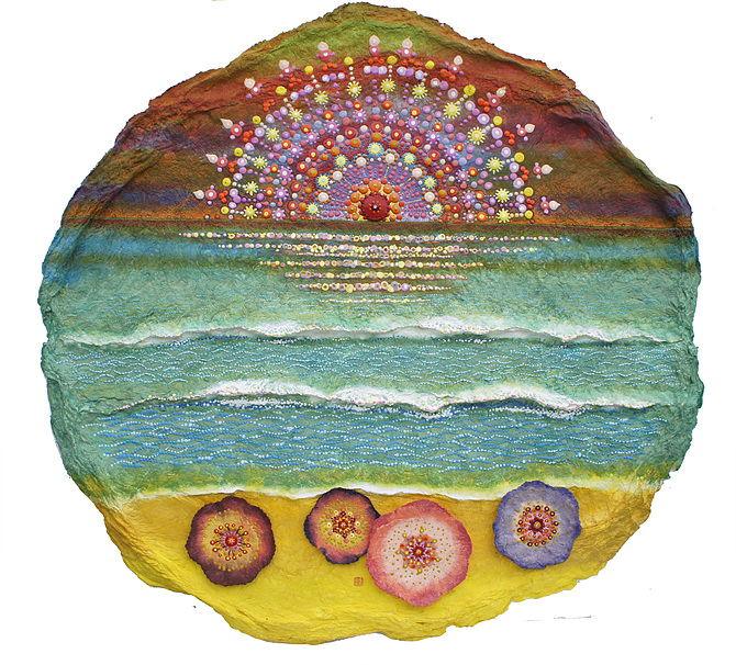 바닷가에 핀 꽃_100×96cm, 한지성형 위에 채색, 2014