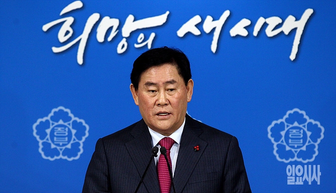최경환 경제부총리 겸 기획재정부장관
