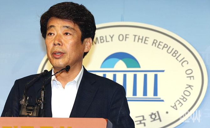 입법로비 의혹을 받고 있는 새정치민주연합 신계륜 의원