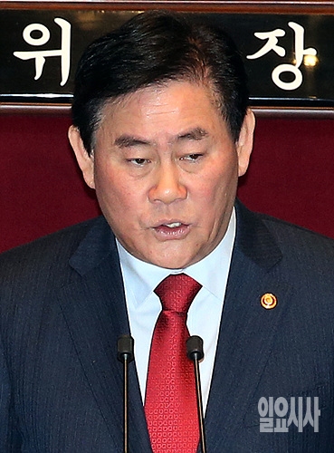 최경환 경제부총리 겸 기획재정부장관