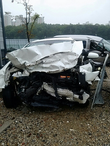 지난해 9월, 고양시 원당구에서 발생했던 음주운전 사건 당시 피해차량이 흉측한 모습을 하고 있다.
