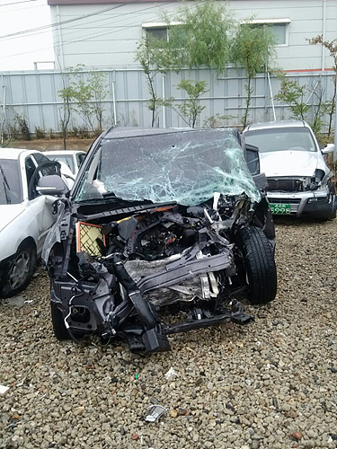 지난해 9월, 고양시 원당구에서 발생했던 음주운전 사건 당시 피해차량이 흉측한 모습을 하고 있다.