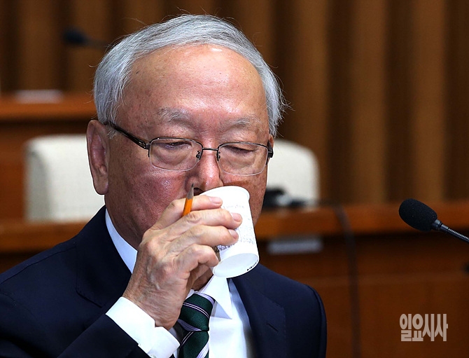 목타는 이병호 국정원장 후보자