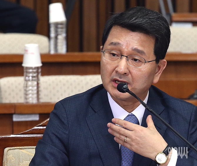 7일, 서울 여의도 국회 박상옥 대법관 후보자 인사청문회서 청문위원들의 질의에 답변하는 박 후보자