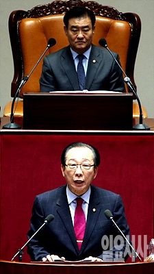 제안발언하는 새누리당 안홍준 의원(사진 아래)