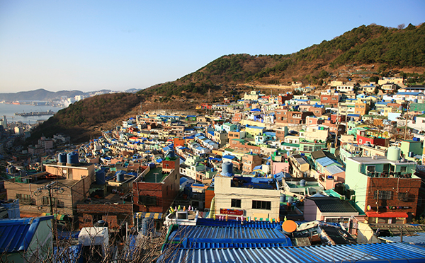 감천문화마을 하늘마루에서 본 전경