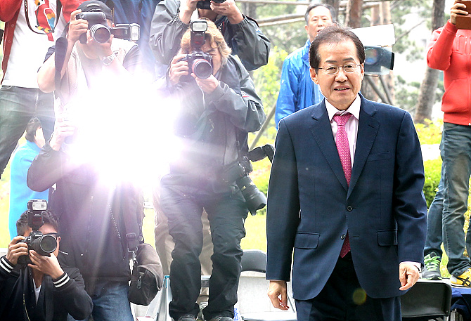 지난 8일, '이완구 리스트'에 올라 서울 서초동 고등검찰청으로 출두하는 홍준표 경남도지사