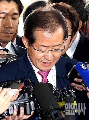 지난 8일, 서울 서초구 고등검찰청으로 출석하는 홍준표 경남도지사