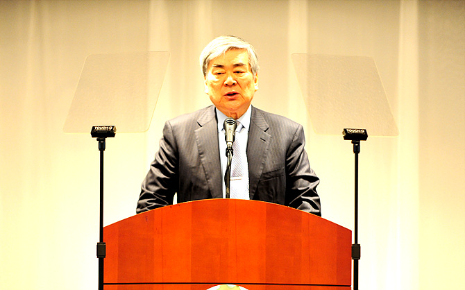 지난 15일 오전, 서울 여의도 한진해운 본사에서 열린 창립 38주년 기념식에서 조양호 회장이 인사말을 하고 있다.