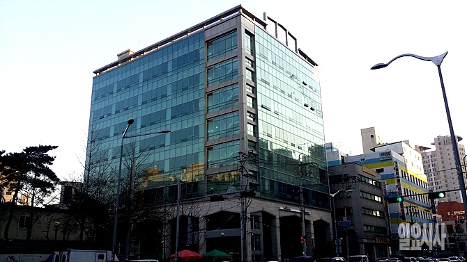 화상경마장 설립을 두고 마사회와 지역주민 간 갈등을 빚고 있는 사례가 늘고 있다.