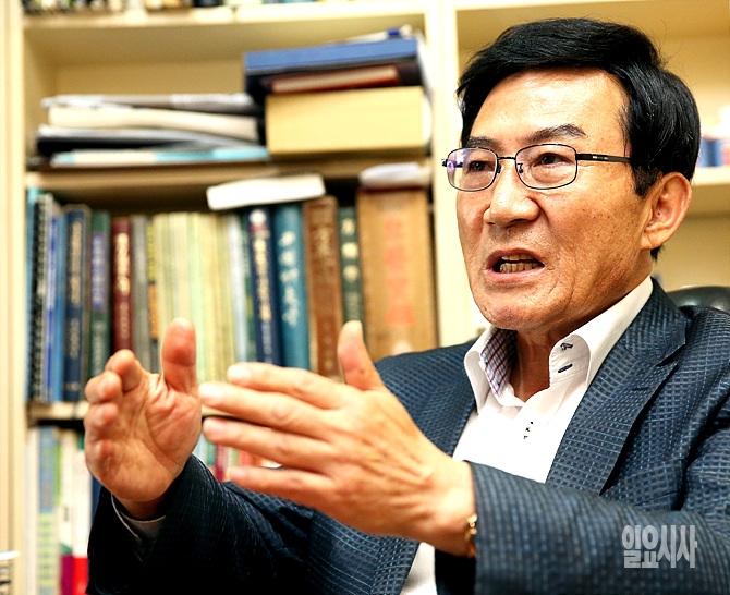 <일요시사>와 대담 나누는 박명현 새정치민주연합 전국당원연대 대표