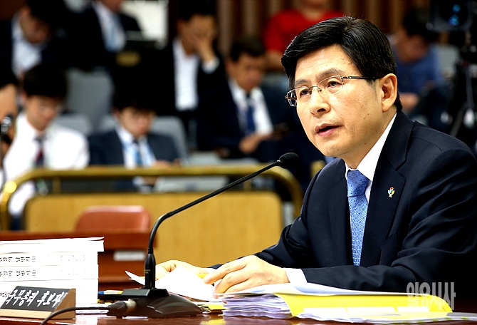 인사청문회서 답변하는 황교안 국무총리 후보자
