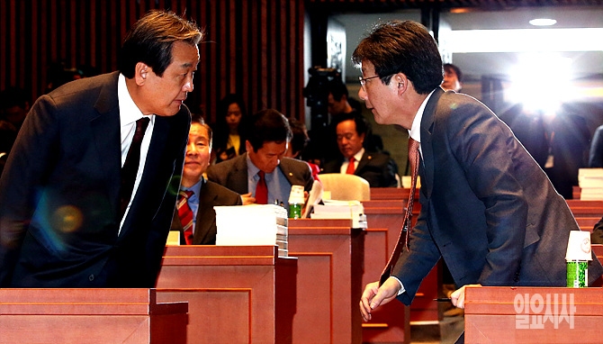 이야기 나누는 새누리당 김무성 대표와 유승민 원내대표