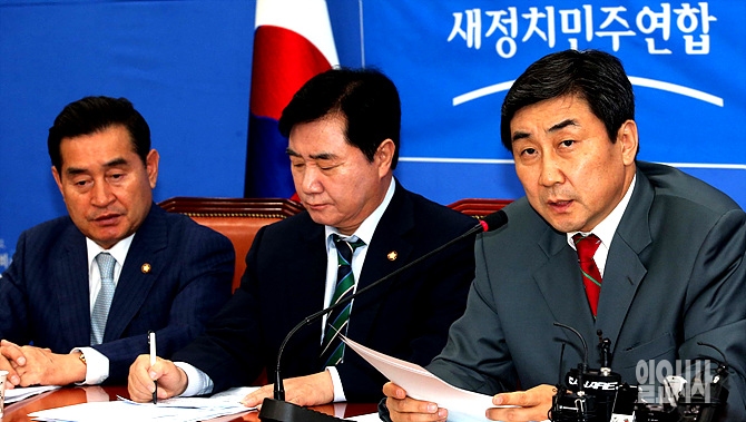 새정치민주연합 이종걸 원내대표(사진 오른쪽)