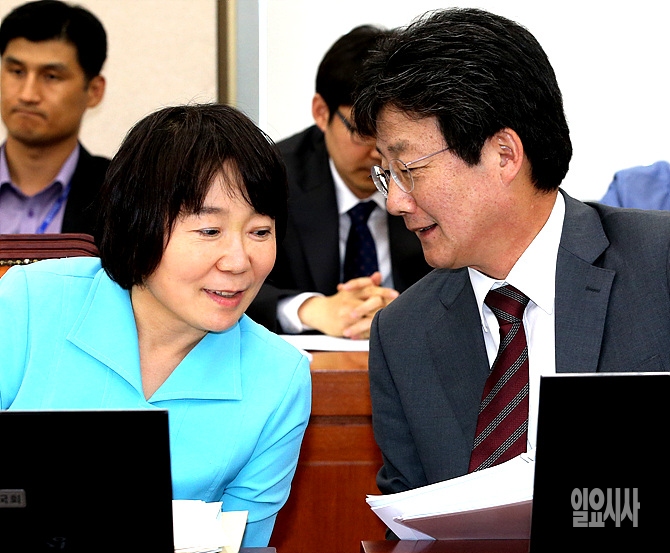 친이계 합세, 이재오 중심으로 헤쳐모여
계파갈등 폭발 일로, 중도파 누가 먹나?