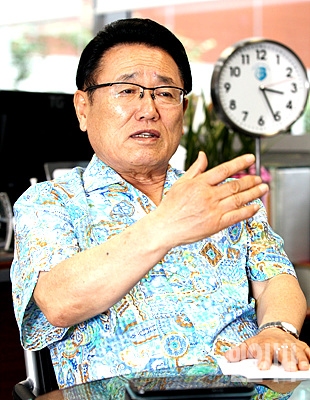 <일요시사>와 인터뷰하는 유준상 대한롤러경기연맹 회장