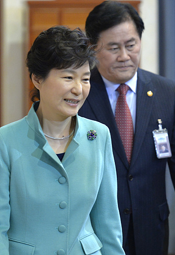 박근혜 대통령과 최경환 경제부총리 겸 기획재정부장관