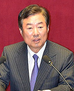 '갈지자 행보'로 지탄을 받기도 했던 새누리당 이만우 의원