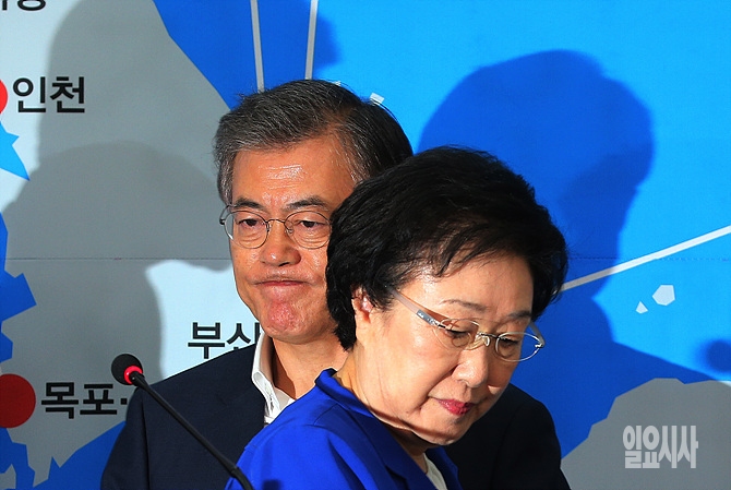 지난 20일, 서울 여의도 국회 새정치민주연합 당 대표실에서 씁쓸한 표정 짓는 한명숙 전 총리