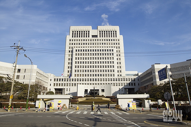 대법원은 27일, 양심적 병역거부자 안모씨에 대해 유죄 확정판결을 내렸다.