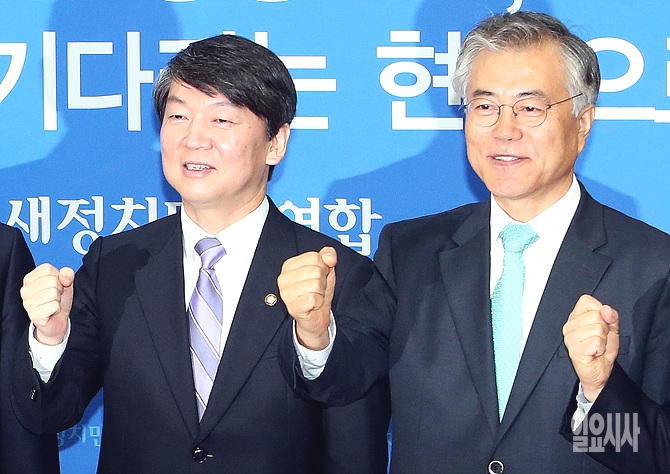파이팅 외치는 안철수 의원과 문재인 대표