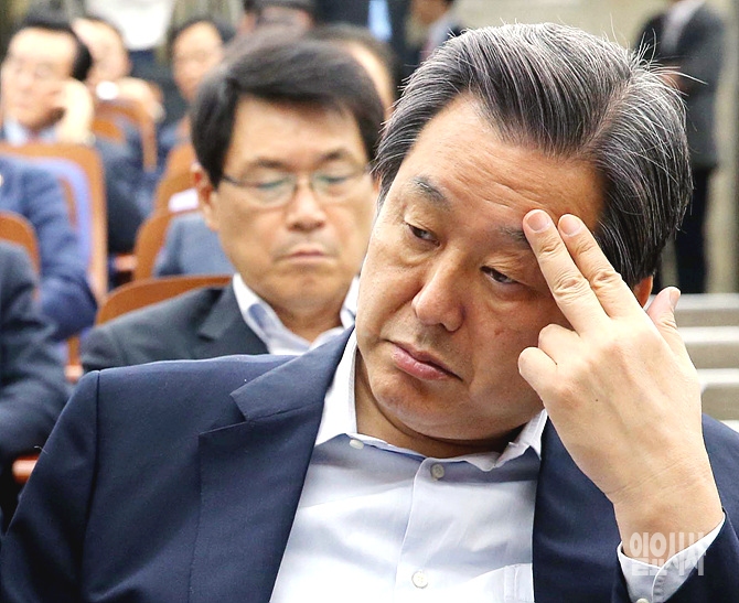 새누리당 김무성 대표가 1일, 최고위원회의에 이렇다할 통보없이 불참했다.