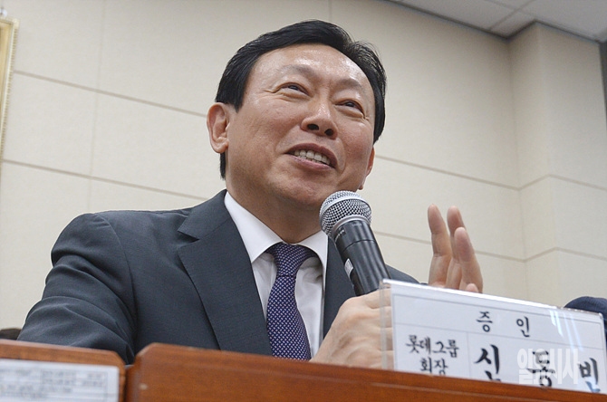 기획재정위원회 국정감사에 출석한 신동빈 롯데그룹 회장