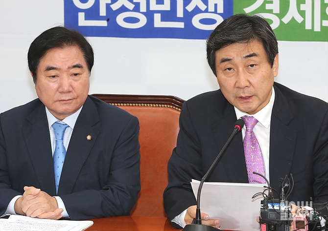 발언하는 새정치민주연합 이종걸 원내대표(사진 오른쪽)