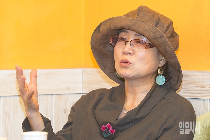 <일요시사>와 인터뷰하는 김영미씨