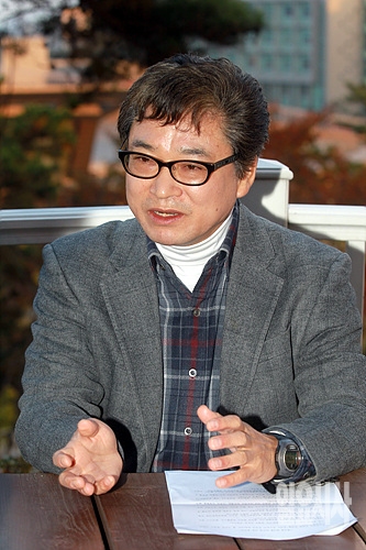 <일요시사>와 인터뷰하는 경기대학교 김기봉 교수