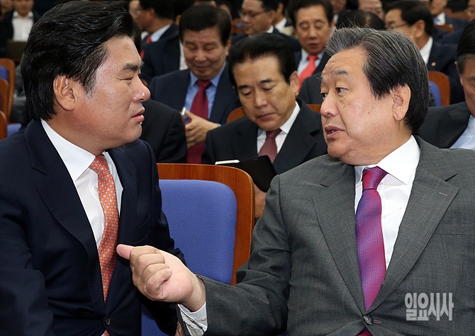 새누리당 김무성 대표(사진 오른쪽)과 원유철 원내대표