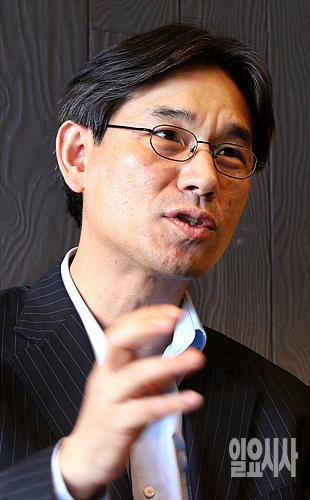<일요시사>와 인터뷰하는 진시원 부산대 교수