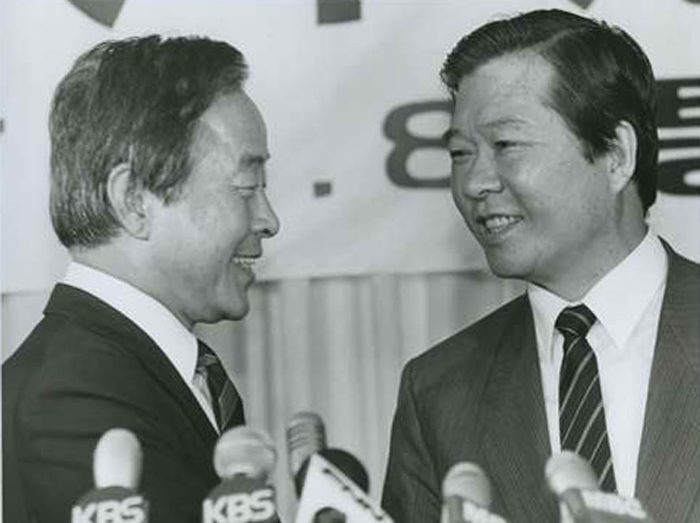 1987년 통일민주당 창당 당시 김대중 전 대통령과 함께 한 고 김영삼 전 대통령 <사진 = 뉴시스>