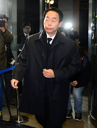 고 김영삼 전 대통령 빈소로 향하는 차남 현철씨