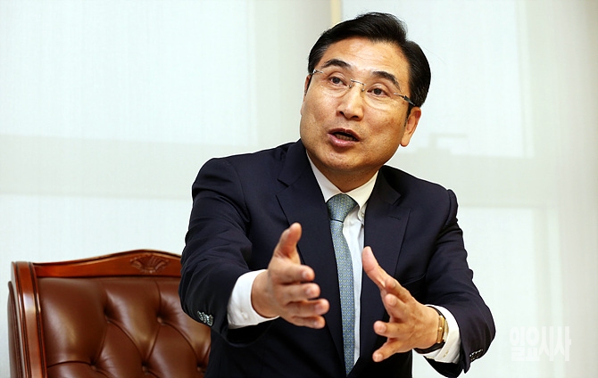 <일요시사>와 대담 나누는 김세현 한국건설경영협회 상근부회장