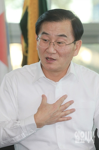 <일요시사>와 인터뷰하는 최수태 송원대 총장