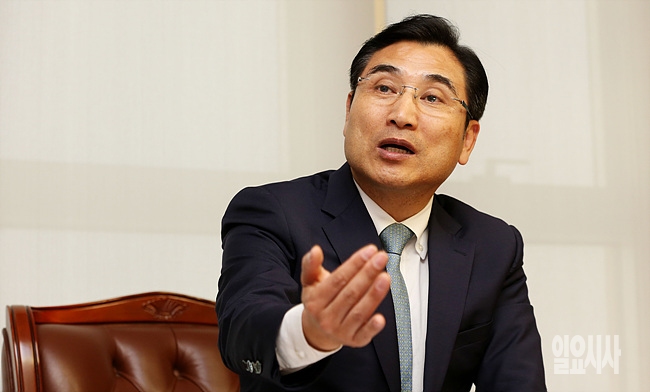 부산 해운대구 새누리당 예비후보인 김세현 전 친박연대 사무총장이 12일, 부산 해운대서 출판기념회 <통하면 通한다>를 갖는다.