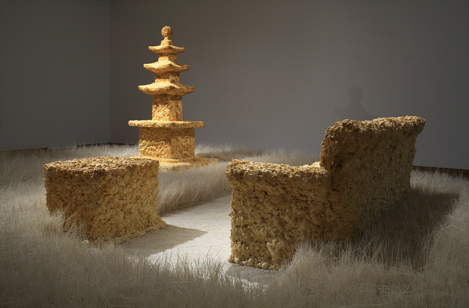조성묵 Cho Sung-mook, 빵의 진화 The Progress of Bread, 2009, 혼합재료 Mixed media, 가변설치 Installation <사진=국립현대미술관>