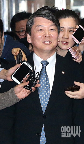 김연아도 영입시도…정책은 없고 인물만?