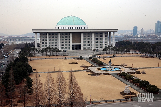 상임위 관련 기업이 밀어주기도