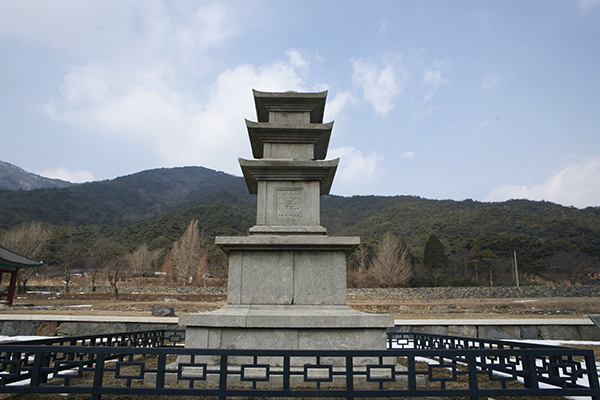 성주사지 중앙삼층석탑