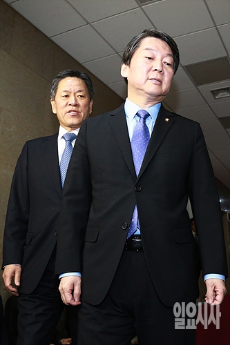 안철수 국민의당 공동대표와 주승용 원내대표