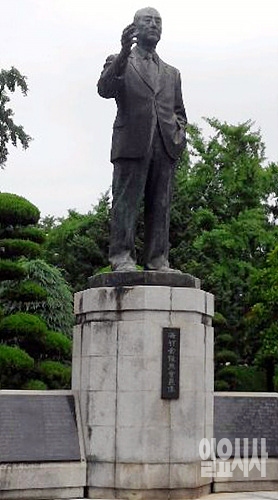 김용주 동상