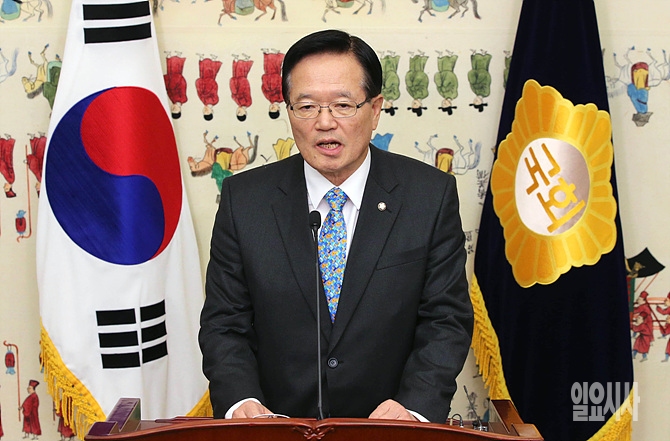 지난 25일, 서울 여의도 국회 의장 접견실서 퇴임 기자회견 갖는 정의화 의장