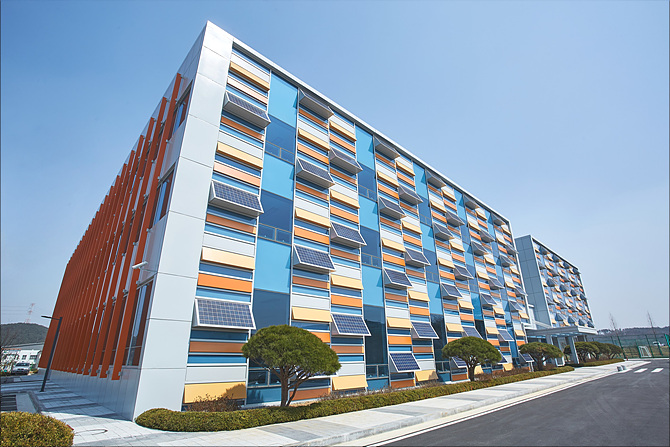 충남 서산시 성연면에 위치한 한화서살솔라벤처단지 전경